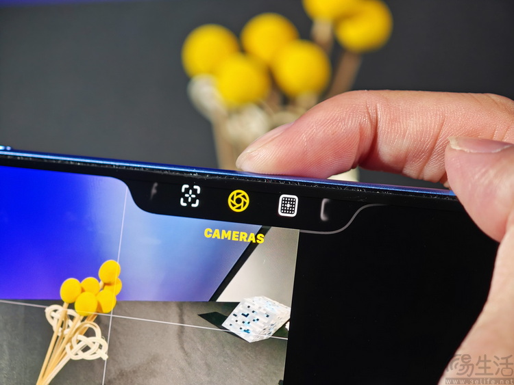 “复活”的手机拍照按钮，新设计真就更好用吗