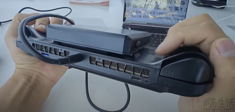 pc掌机“挂尿袋”，是时代局限还是技术创新？