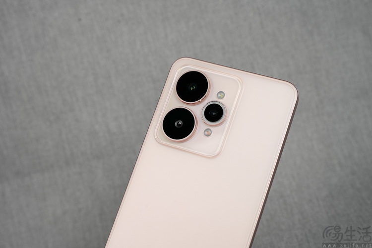 真我15首发评测：年轻人的娱乐平权神器