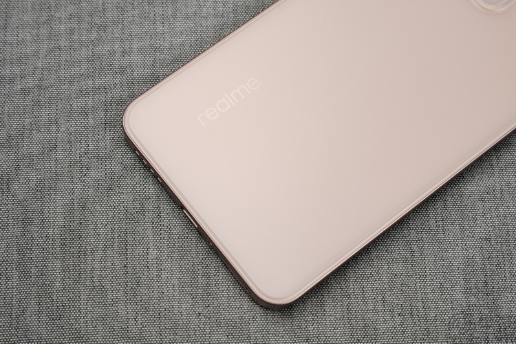 真我15首发评测：年轻人的娱乐平权神器