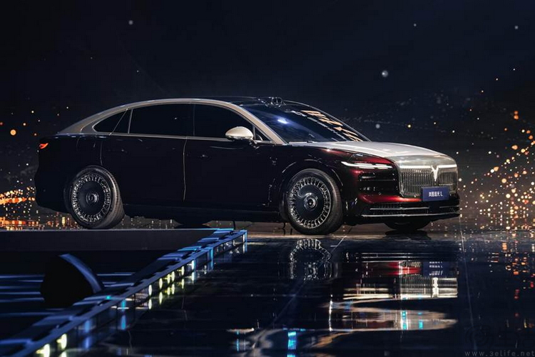 双旗舰车型同发,岚图再次担纲中式造车领军者 双旗舰车型同发,岚图再次担纲中式造车领军者