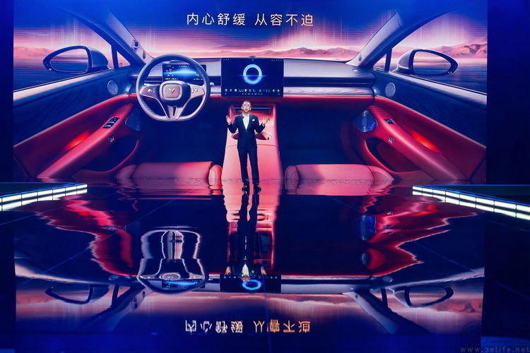 双旗舰车型同发,岚图再次担纲中式造车领军者 双旗舰车型同发,岚图再次担纲中式造车领军者