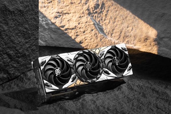 玩前胆大，玩后怕怕，日式恐怖《寂静岭f》敢玩吗？