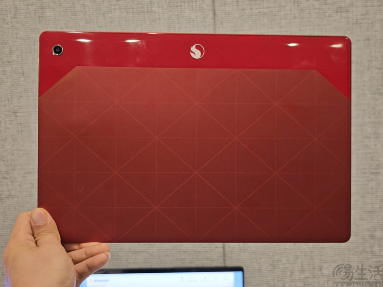 抢先实测下一代“骁龙本”，还挖出了更多的信息