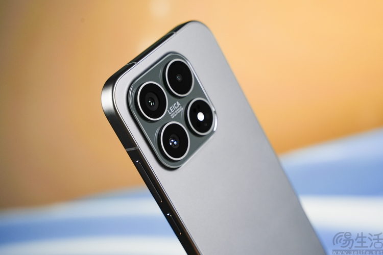 去“尊贵化”，如何成为了2025年底的机圈政治正确